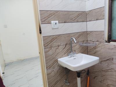 Bathroom Image of 500 Sq.ft 1 BHK Builder Floor for rent in Vaishali Ghaziabad for Rs. 15000
