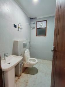 Bathroom Image of 850 Sq.ft 2 BHK Apartment / Flat for rent in Saket New Delhi for Rs. 25000