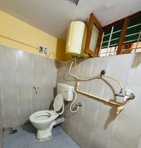 Bathroom Image of 800 Sq.ft 2 BHK Independent House for rent in Mathikere Bengaluru for Rs. 20000