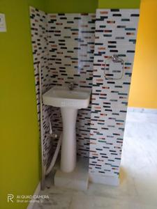 Bathroom Image of 550 Sq.ft 2 BHK Builder Floor for rent in Sinthi Kolkata for Rs. 8700
