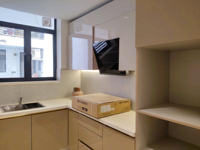 Kitchen Image of 1500 Sq.ft 3 BHK Builder Floor for rent in Smartworld Orchard, Sector 61 Gurgaon for Rs. 60000