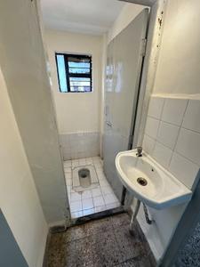 Bathroom Image of 650 Sq.ft 1 BHK Apartment / Flat for rent in Kothrud Pune for Rs. 17000