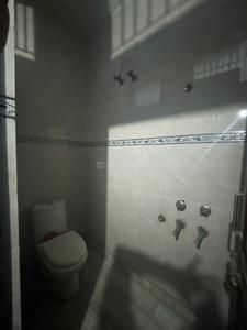 Bathroom Image of 900 Sq.ft 2.5 BHK Builder Floor for rent in Ballabhgarh Faridabad for Rs. 12000