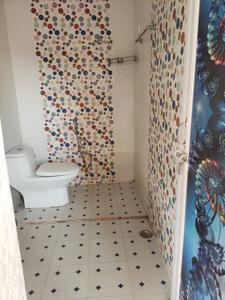 Bathroom Image of 800 Sq.ft 2 BHK Builder Floor for rent in Telibagh Lucknow for Rs. 9000