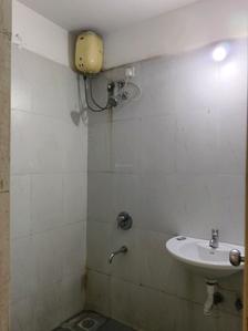 Common Bathroom Image of 774 Sq.ft 1.5 BHK Apartment / Flat for rent in Lodha Casa Rio, Palava Phase 1 Thane for Rs. 15200