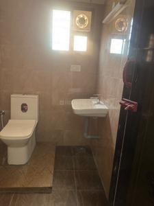 Bathroom Image of 1600 Sq.ft 2.5 BHK Builder Floor for rent in Ondipudur Coimbatore for Rs. 30000