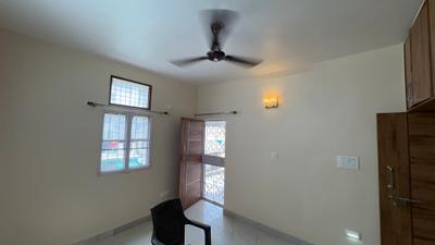 Bedroom Image of 1200 Sq.ft 2 BHK Builder Floor for rent in Janakpuri New Delhi for Rs. 37000