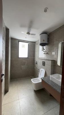 Bathroom Image of 650 Sq.ft 1 RK Builder Floor for rent in DLF Phase 3 Gurgaon for Rs. 24500