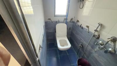 Bathroom Image of 225 Sq.ft 1 RK Apartment / Flat for rent in Powai Mumbai for Rs. 26000