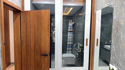 Bathroom Image of 3240 Sq.ft 4 BHK Apartment / Flat for sale in Balmukund Lavish, Randesan Gandhinagar for Rs. 21000000