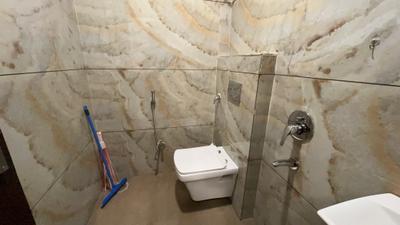 Bathroom Image of 1500 Sq.ft 1 RK Apartment / Flat for rent in Mahalakshmi Nagar Indore for Rs. 16000