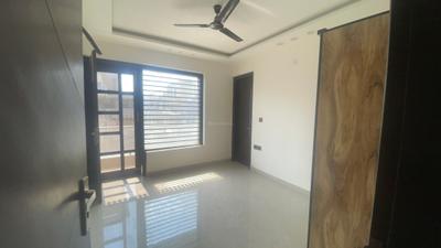 Bedroom Image of 1800 Sq.ft 3 BHK Builder Floor for rent in BPTP Eden Estate, Sector 81 Faridabad for Rs. 40000