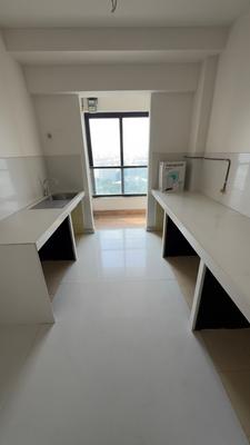 Kitchen Image of 1600 Sq.ft 3 BHK Apartment / Flat for sale in Kalpataru Magnus, Bandra East Mumbai for Rs. 79000000