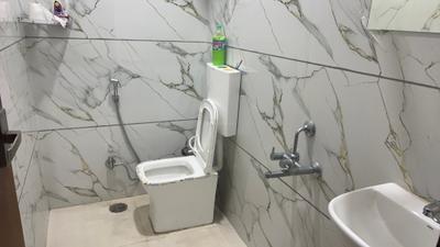 Bathroom Image of 1500 Sq.ft 1 BHK Builder Floor for rent in Mahalakshmi Nagar Indore for Rs. 18500