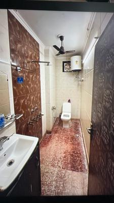 Image of 900 Sq.ft 2 BHK Builder Floor for rent in Janakpuri, New Delhi for Rs. 28000