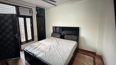 Bedroom Image of 900 Sq.ft 2 BHK Builder Floor for rent in Janakpuri New Delhi for Rs. 28000