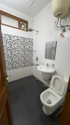 Image of 2500 Sq.ft 3 BHK Builder Floor for rent in Sector 52, Gurgaon for Rs. 70000