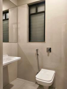 Common Bathroom Image of 1111 Sq.ft 2 BHK Apartment / Flat for sale in Kumar Path Tower C1, Baner Pune for Rs. 10000000