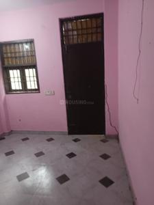 Bedroom Image of 600 Sq.ft 2 BHK Builder Floor for rent in DDA LIG Flats Pocket E, Dilshad Garden New Delhi for Rs. 16000