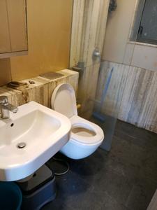 Common Bathroom Image of 680 Sq.ft 1 BHK Apartment / Flat for sale in Colaba Mumbai for Rs. 25000000