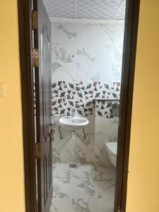 Bathroom Image of 1750 Sq.ft 3 BHK Apartment / Flat for sale in Raj Surya Shyam, Vrindavan Yojana Lucknow for Rs. 12500000