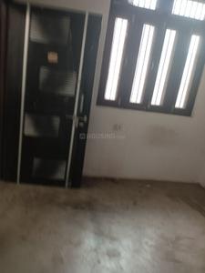 Bedroom Image of 641 Sq.ft 2 BHK Builder Floor for rent in Roberts Lines Lucknow for Rs. 6000