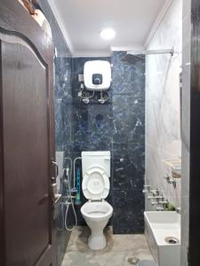 Common Bathroom Image of 750 Sq.ft 1 BHK Builder Floor for rent in Ramesh Nagar New Delhi for Rs. 22000