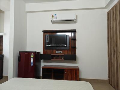 Bedroom Image of 350 Sq.ft 1 RK Apartment / Flat for rent in Sector 44 Noida for Rs. 17000