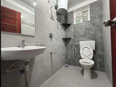 Bathroom Image of 550 Sq.ft 1 BHK Apartment / Flat for rent in Halasuru Bengaluru for Rs. 25500