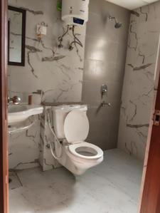 Image of 1700 Sq.ft 3 BHK Apartment / Flat for rent in Purvanchal Royal City Phase 2, Chi V, Greater Noida for Rs. 35000