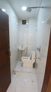 Bathroom Image of 900 Sq.ft 3 BHK Builder Floor for sale in Jamia Nagar New Delhi for Rs. 9500000