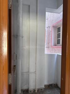 Bathroom Image of 550 Sq.ft 1 BHK Builder Floor for rent in Hoodi Bengaluru for Rs. 24000