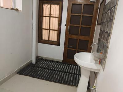 Bathroom Image of 1500 Sq.ft 3 BHK Independent House for rent in Aliganj Lucknow for Rs. 17500