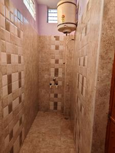 Bathroom Image of 900 Sq.ft 2 BHK Independent House for rent in Halasuru Bengaluru for Rs. 12000