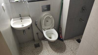 Bathroom Image of 370 Sq.ft 1 RK Apartment / Flat for rent in Four Perola, Baingini Goa for Rs. 20000