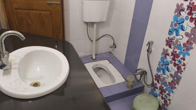Bathroom Image of 2600 Sq.ft 3 BHK Builder Floor for rent in Gomti Nagar Lucknow for Rs. 50000