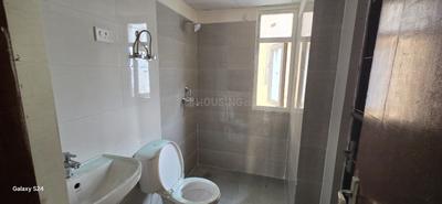 Bathroom Image of 1350 Sq.ft 3 BHK Apartment / Flat for sale in Amrapali Heartbeat City IV, Sector 107 Noida for Rs. 14700000
