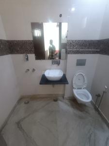 Bathroom Image of 600 Sq.ft 1 BHK Builder Floor for rent in Ramesh Nagar New Delhi for Rs. 20000