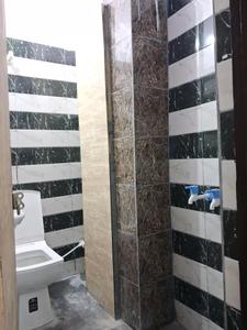 Common Bathroom Image of 350 Sq.ft 1 RK Apartment / Flat for rent in Sector 22 Noida for Rs. 13000