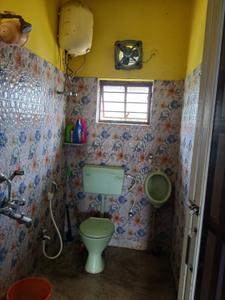Bathroom Image of 1200 Sq.ft 3 BHK Apartment / Flat for sale in Sinthi Kolkata for Rs. 7500000