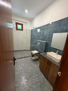 Bathroom Image of 2200 Sq.ft 3 BHK Independent House for rent in Noida Extension Greater Noida for Rs. 32000