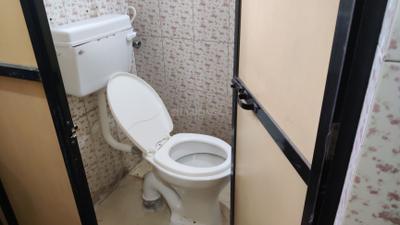 Bathroom Image of 550 Sq.ft 1 BHK Apartment / Flat for rent in Kopar Khairane Navi Mumbai for Rs. 31000