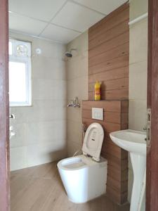 Common Bathroom Image of 1085 Sq.ft 2 BHK Apartment / Flat for rent in ACE Parkway, Sector 150 Noida for Rs. 33000