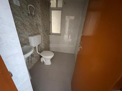 Bathroom Image of 1100 Sq.ft 2.5 BHK Apartment / Flat for rent in Morabadi Ranchi for Rs. 15999