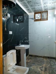 Common Bathroom Image of 1350 Sq.ft 3 BHK Apartment / Flat for sale in Shalimar Garden Ghaziabad for Rs. 11000000