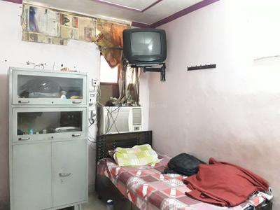 Bedroom Image of Anu Gera PG in Shalimar Bagh, New Delhi