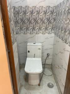 Image of 580 Sq.ft 2 BHK Builder Floor for sale in Shalimar Bagh, New Delhi for Rs. 7500000