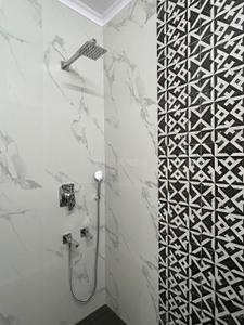 Bathroom Image of 900 Sq.ft 2 BHK Builder Floor for rent in Lajpat Nagar New Delhi for Rs. 41000