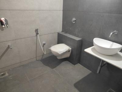 Bathroom Image of 1700 Sq.ft 3 BHK Apartment / Flat for rent in Raama Skyz, Sama Savli Vadodara for Rs. 23500