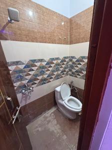 Bathroom Image of 800 Sq.ft 2 BHK Independent House for rent in Lucknow Cantt Township Lucknow for Rs. 11000